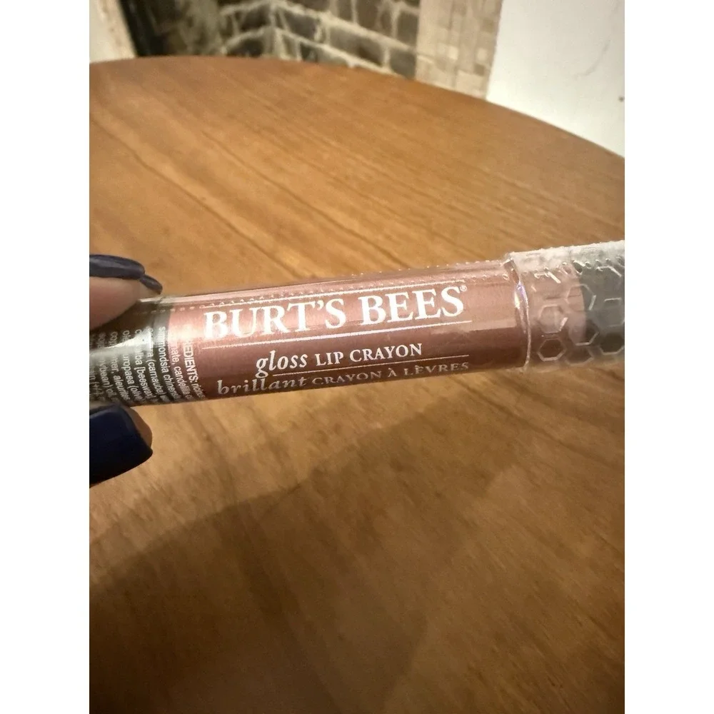 (1) Burt's Bees 100% Natural Moisturizing Gloss Lip Crayon, Santorini Sunrise